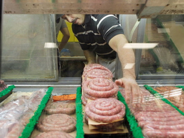 Florida family stumped after 15 pounds of sausage falls on house