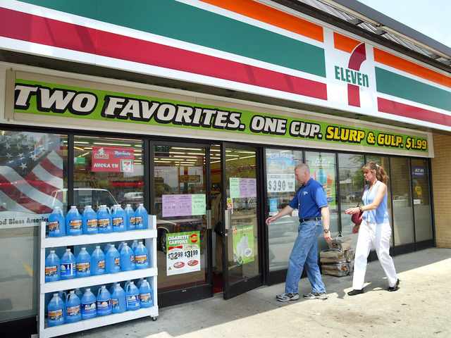 Woman steals credit card from man having seizure