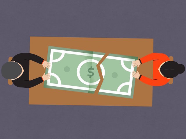 Iceland makes it illegal to pay women less than men