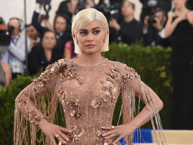 Kylie Jenner announces birth of baby girl
