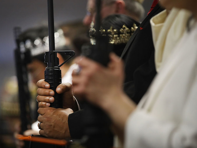 Pennsylvania couples clutching AR-15 rifles renew wedding vows