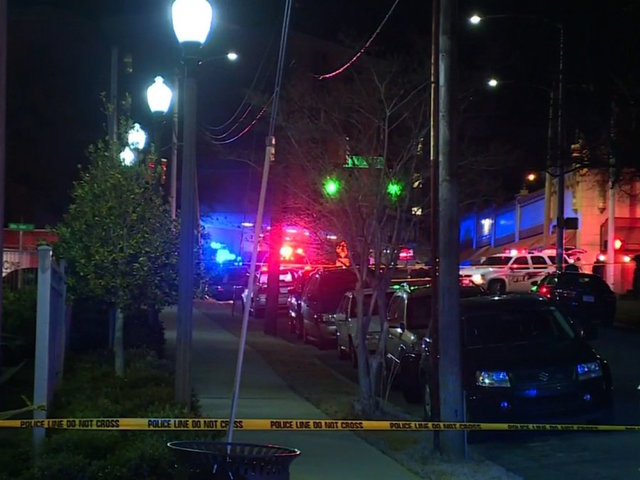 Alabama hospital shooting leaves 2 wounded, suspected gunman dead