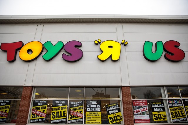 is toys r us making a comeback