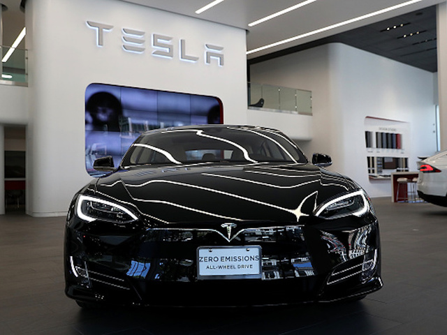 Tesla recalling more than 100,000 Model S sedans