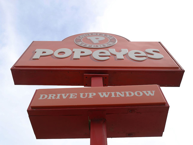 Window at New York Popeyes gets smashed when meal doesn't come with drink