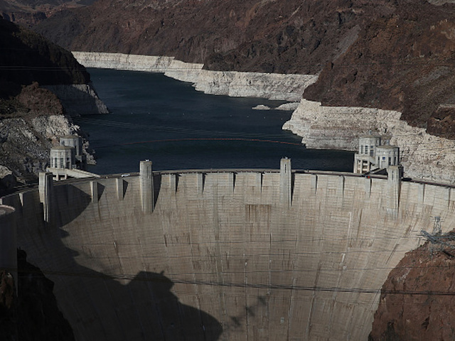 Hoover Dam bridge shut down after report of man with gun