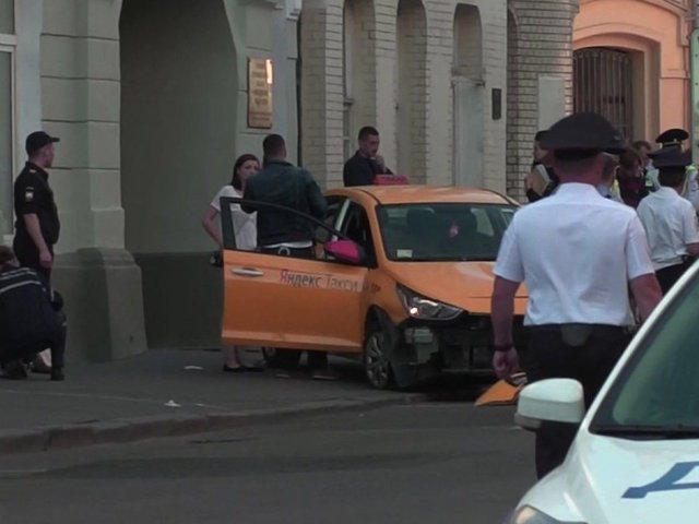 Multiple injured in taxi crash at World Cup event in Moscow