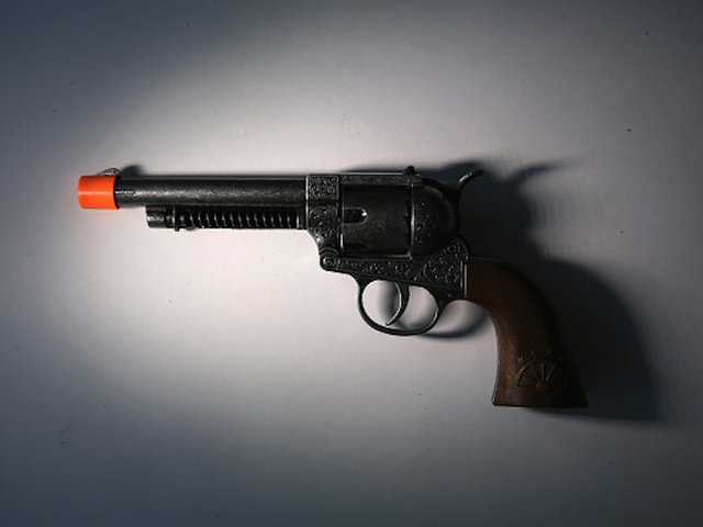 Officer in Ohio lectures 11-year-old boy who pulled out a BB gun