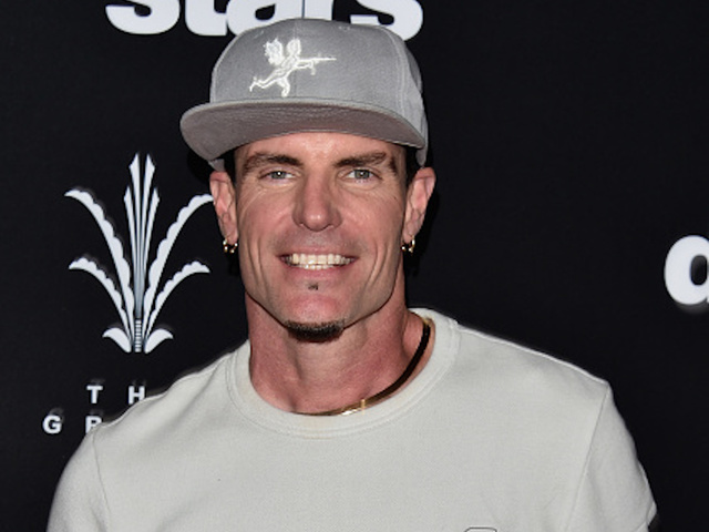Vanilla Ice says he was aboard the Emirates plane full of sick passengers