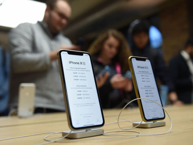 Dow closes down 396 points as Facebook, Apple stocks fall